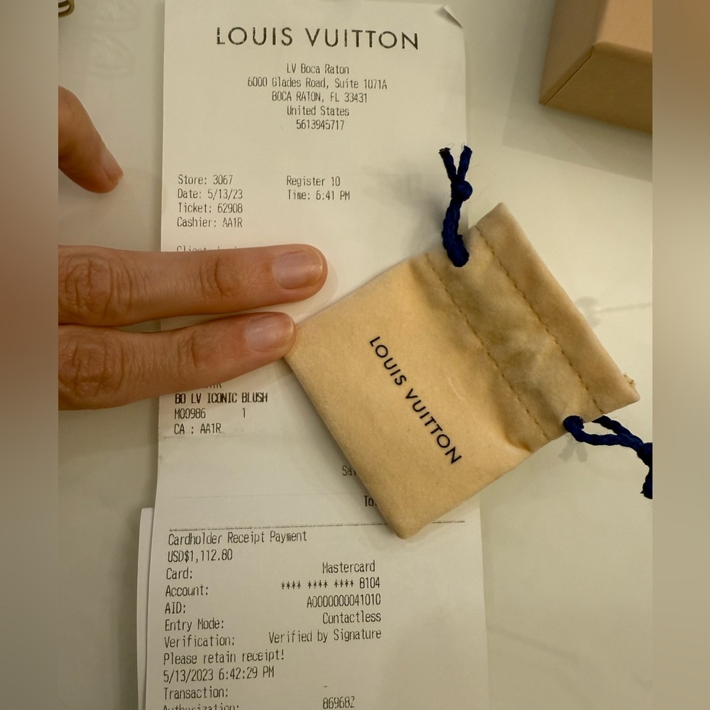 Sold! Louis Vuitton Iconic Earrings blush authentic - Picture 10 of 11